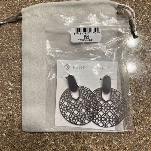 Kendra Scott Jewelry - Kendra Scott Didi Silver Statement Earrings in Silver Filigree